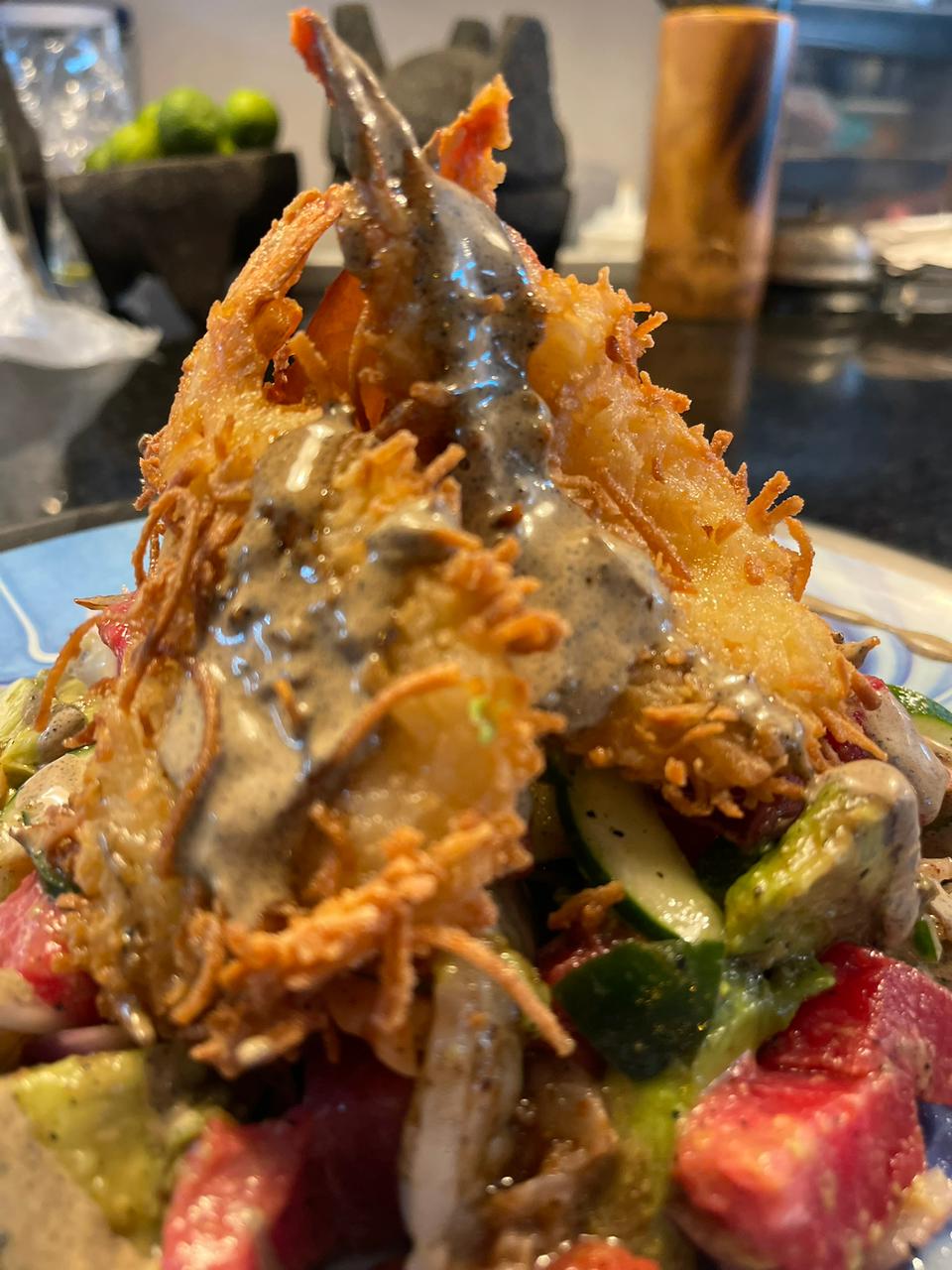 Camarón crocante con salsa de trufa — Azul Botanas del Mar