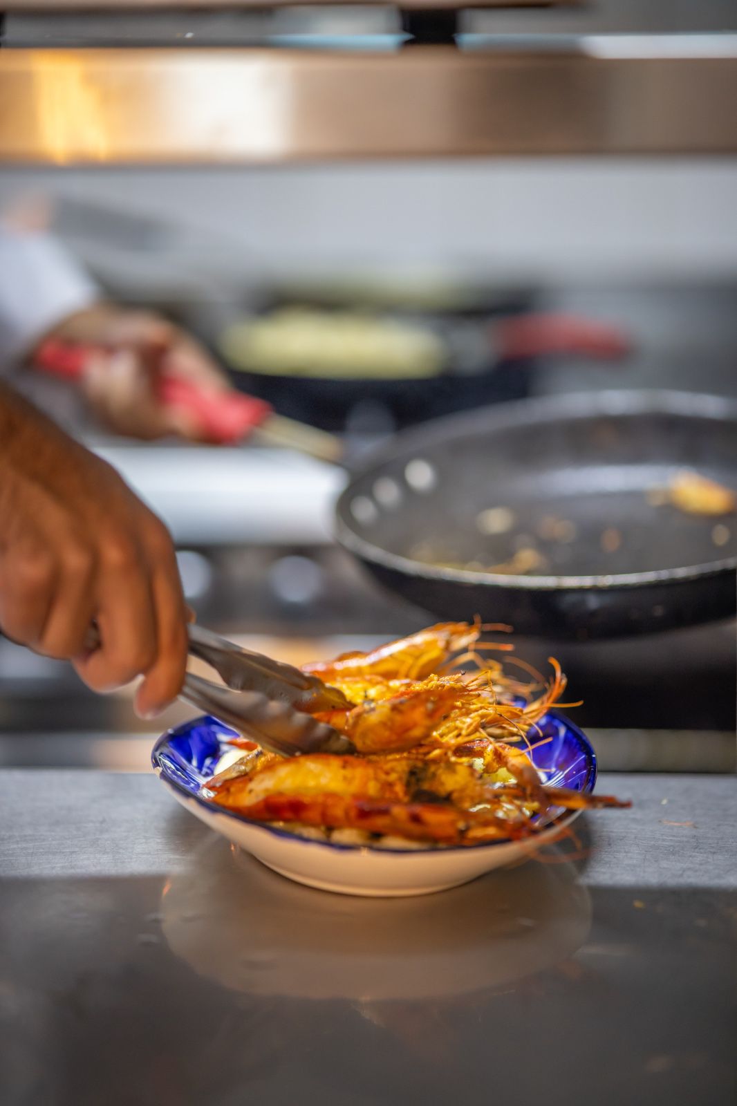 Camarón en cocina — Azul Botanas del Mar